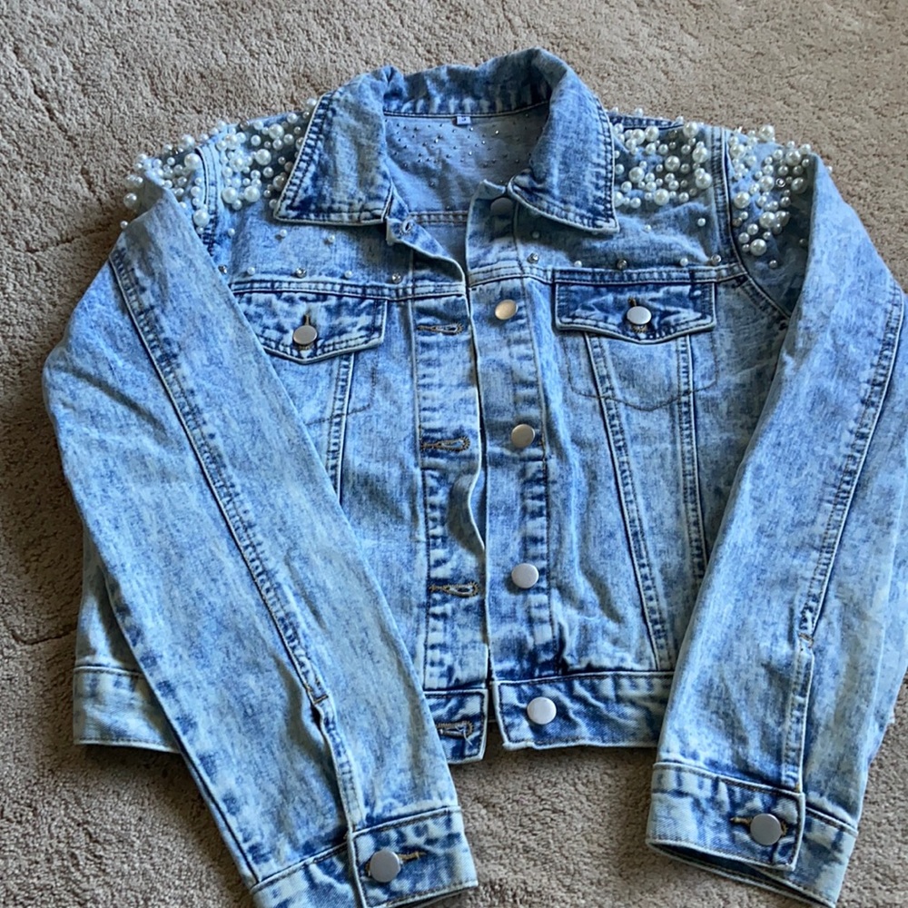 Jean jacket with pearls